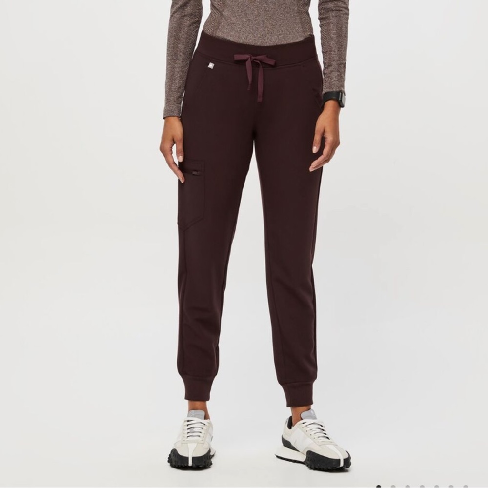 FIGS Zamora™ Jogger Scrub Pant in ESPRESSO- Size Small